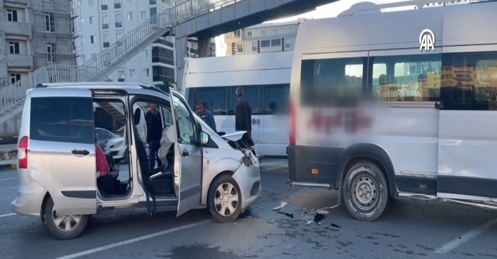 Öğrenci Servisi Kaza Yaptı: 6 Yaralı