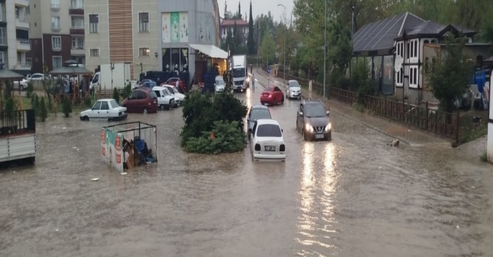 Sinop’ta Sağanak Trafiği Etkiledi