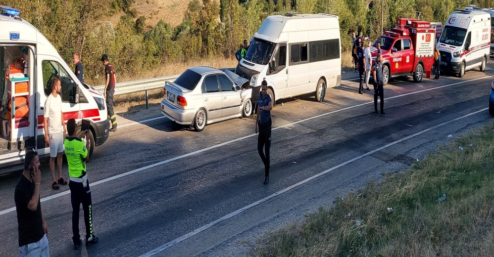 Tarım İşçileri Kaza Yaptı: 13 Yaralı