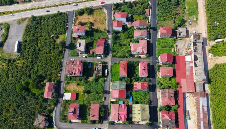 KARACAÖMER DE SICAK ASFALTLA BULUŞTU