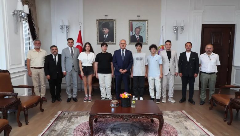 Ordu'nun LGS Şampiyonları Vali Muammer Erol'u Ziyaret Etti