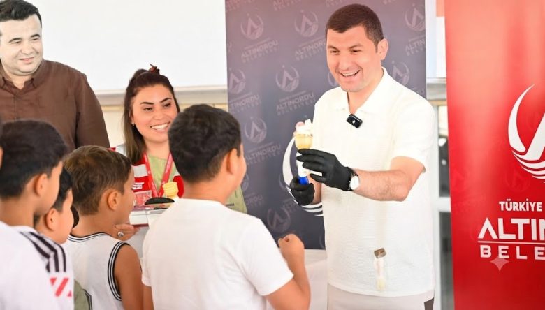 Başkan Tepe'den Miniklere Serinleten İkram