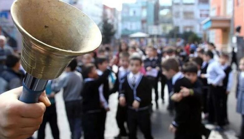 Okul Kıyafetlerinde Yeni Dönem: Arma Zorunluluğu Geri Geldi