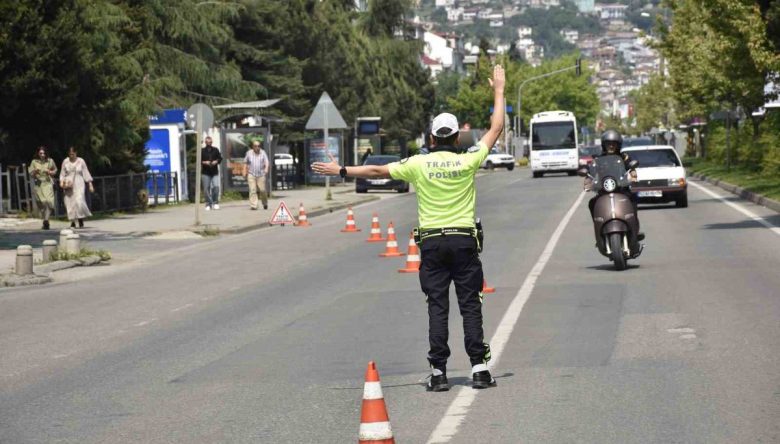 ORDU’DA BİR HAFTADA 16 BİN 910 ARAÇ DENETLENDİ