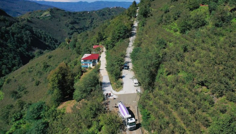 AKGÜNEY’DE YOL ÇİLESİ SONA ERDİ