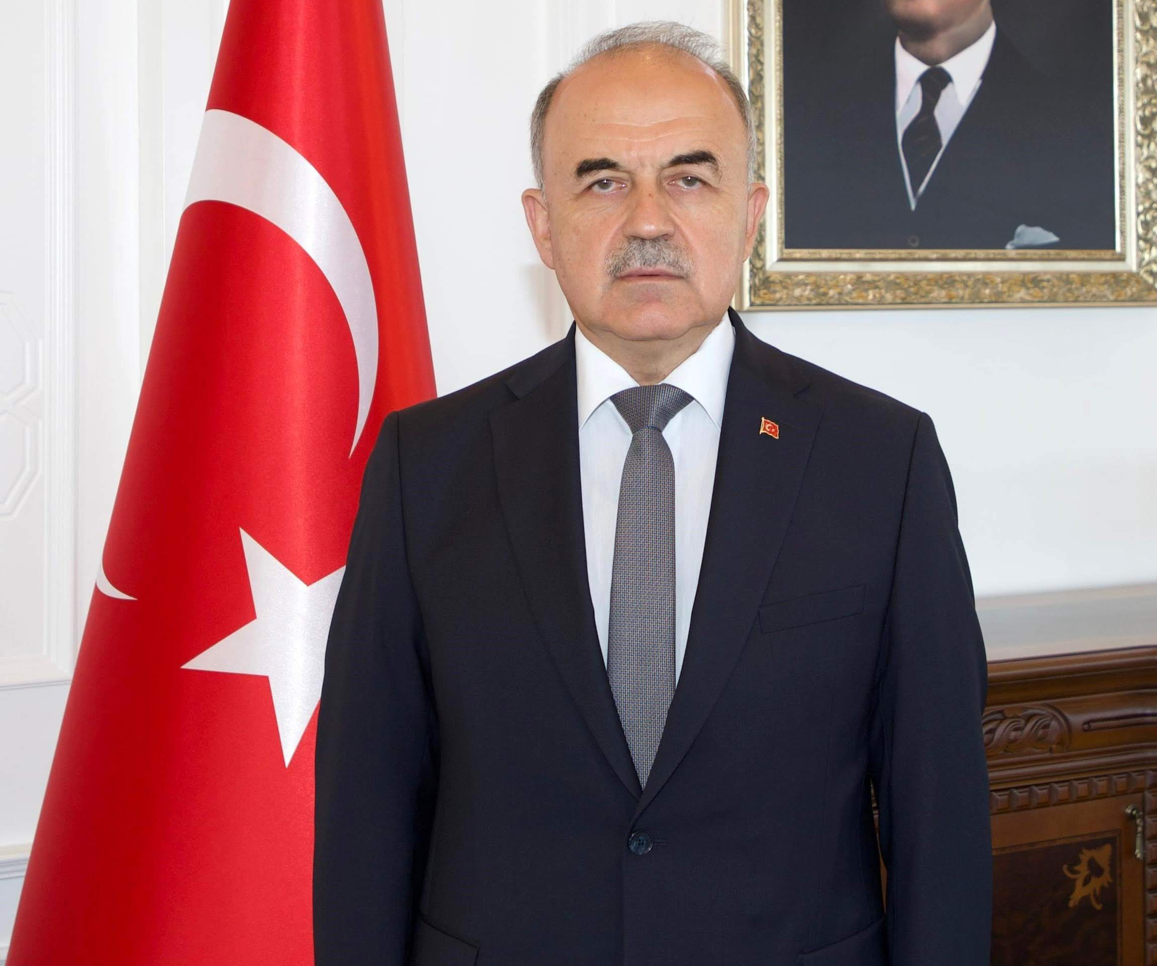 Vali Muammer Erol'un 1 Ekim Dünya Yaşlılar Günü Mesajı