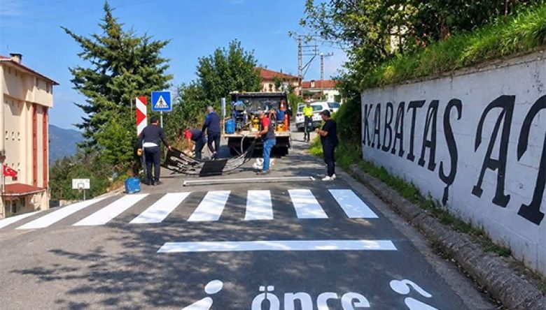 KABATAŞ’TA OKUL ÇEVRELERİNDE TRAFİK GÜVENLİĞİ ARTIRILDI