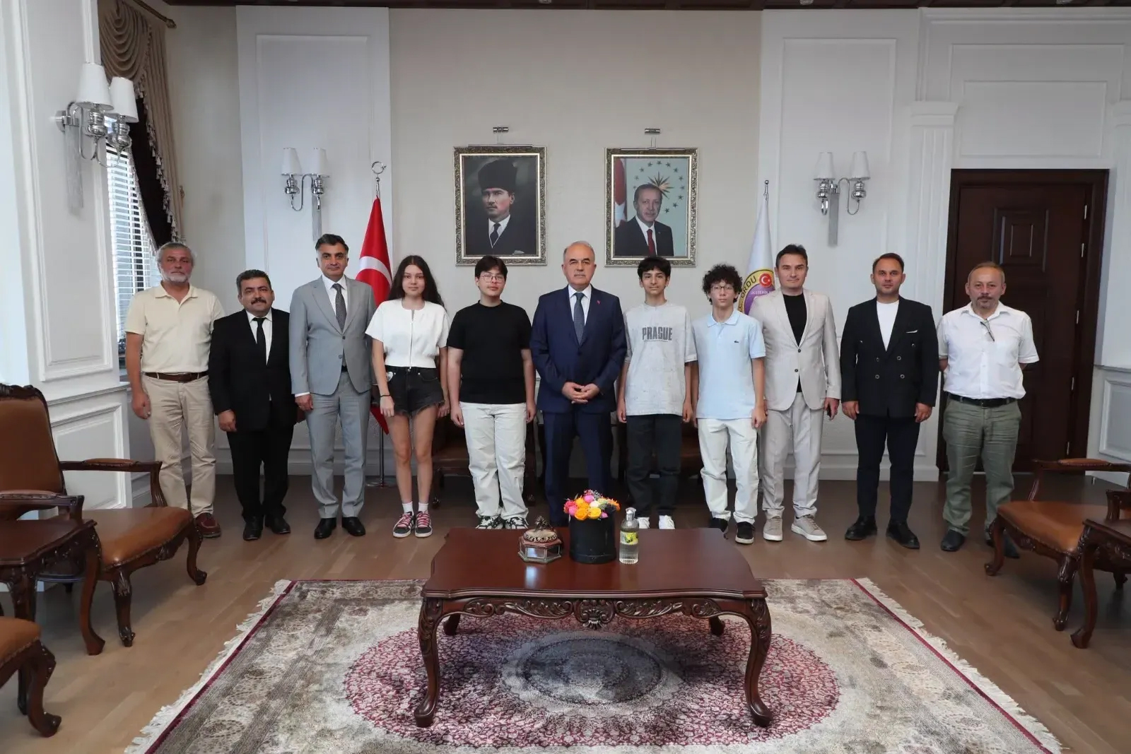 Ordu'nun LGS Şampiyonları Vali Muammer Erol'u Ziyaret Etti